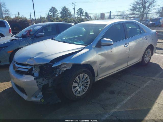 Toyota Camry Le Image 6