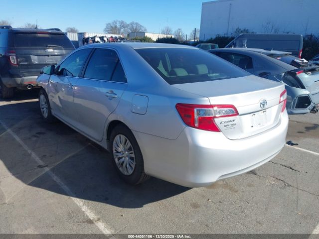 Toyota Camry Le Image 3