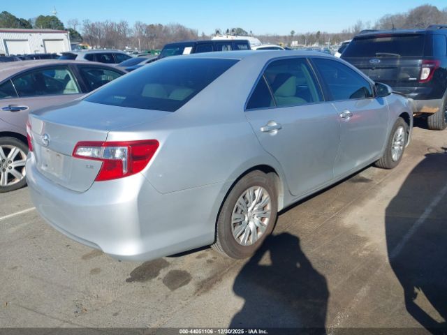 Toyota Camry Le Image 7