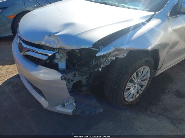 Toyota Camry Le Image 2