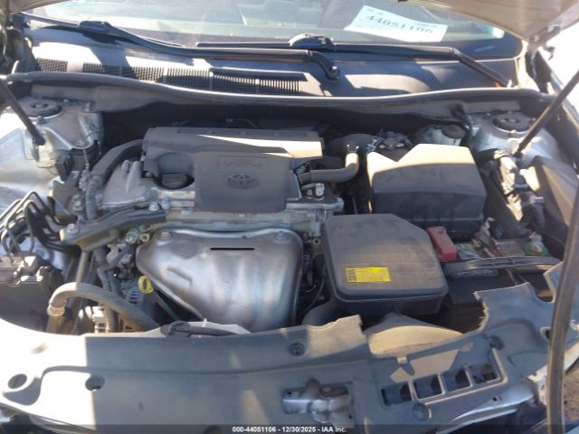 Toyota Camry Le Image 10