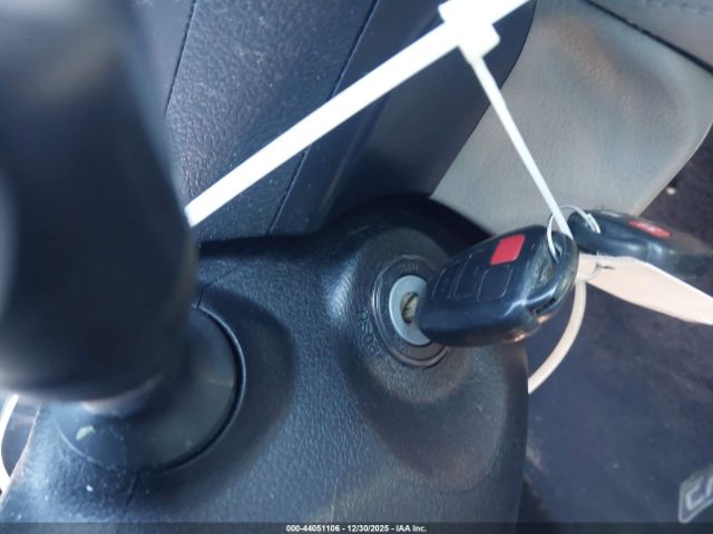 Toyota Camry Le Image 11