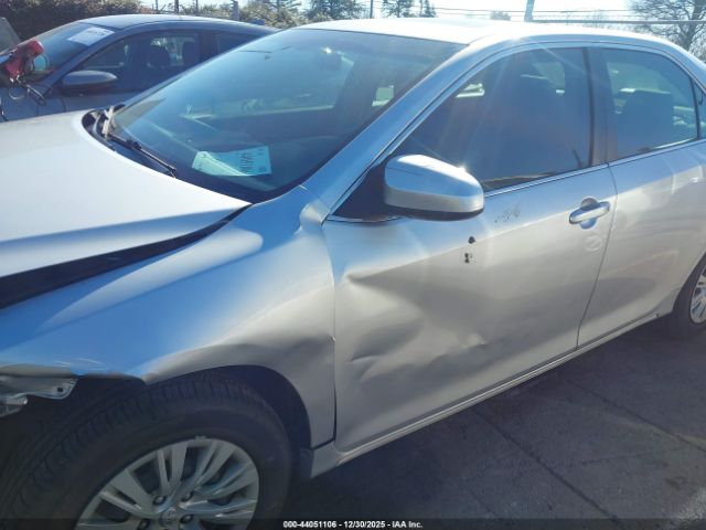 Toyota Camry Le Image 9