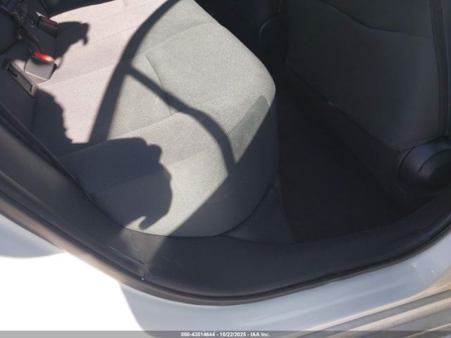 Toyota Corolla Le Image 3