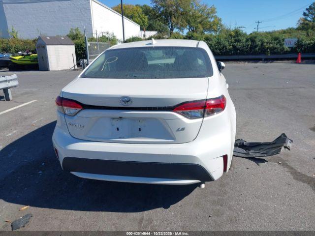 Toyota Corolla Le Image 13