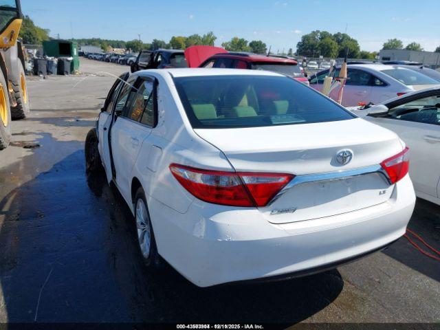 Toyota Camry Le Image 4