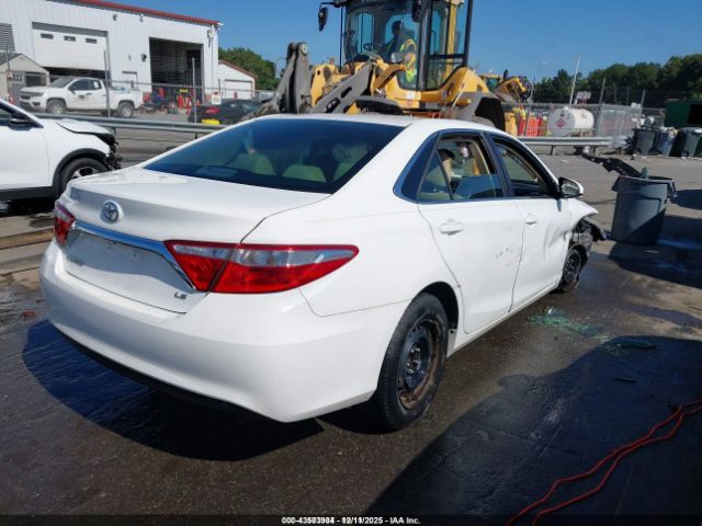 Toyota Camry Le Image 11