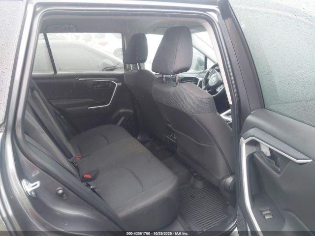 Toyota RAV4 Le Image 7