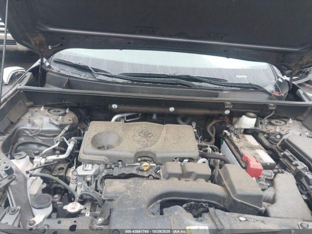 Toyota RAV4 Le Image 10