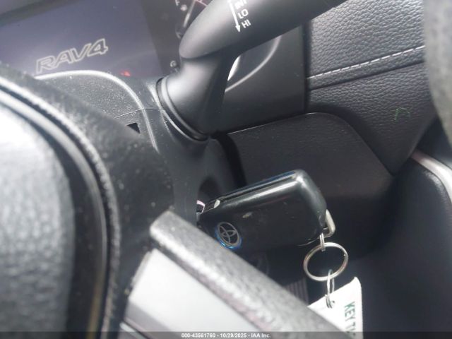 Toyota RAV4 Le Image 2