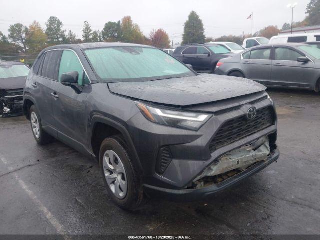 Toyota RAV4 Le Image 4