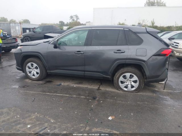 Toyota RAV4 Le Image 8