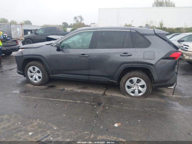 Toyota RAV4 Le Image 8