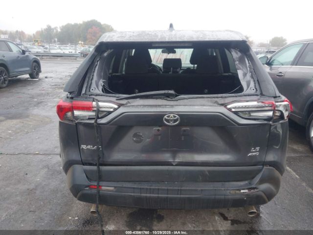 Toyota RAV4 Le Image 12