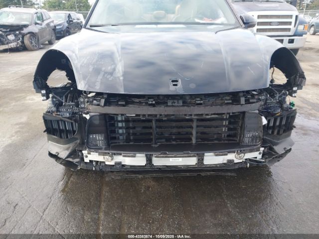 Porsche Cayenne Platinum Edition Image 9