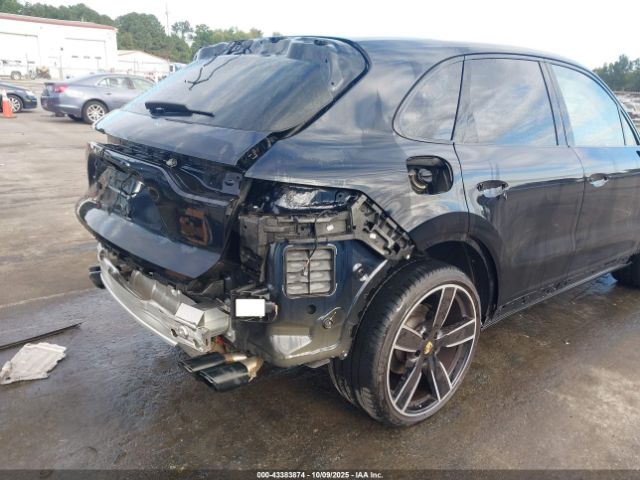 Porsche Cayenne Platinum Edition Image 18