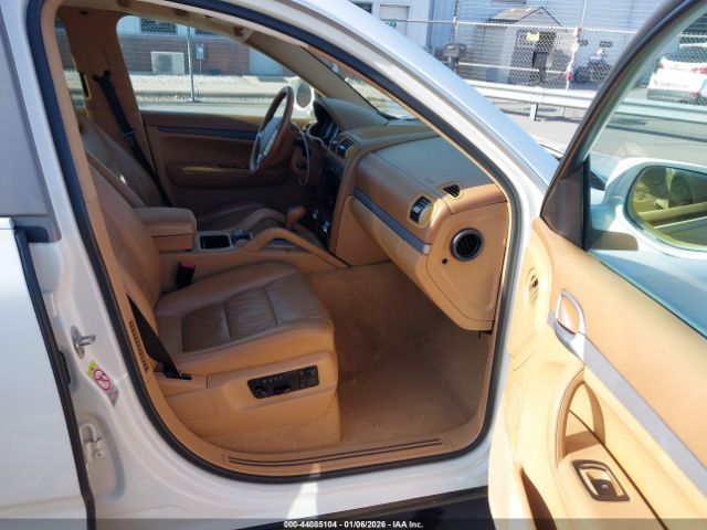 Porsche Cayenne Image 4