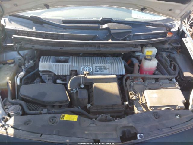 Toyota Prius Two Image 8