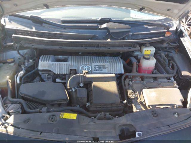 Toyota Prius Two Image 8