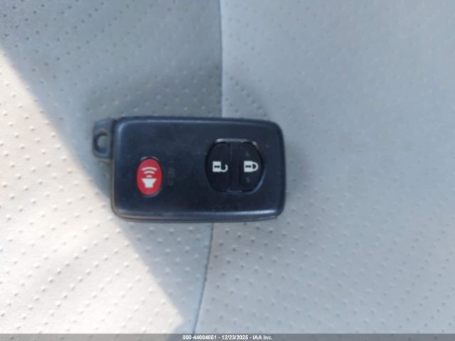 Toyota Prius Two Image 10