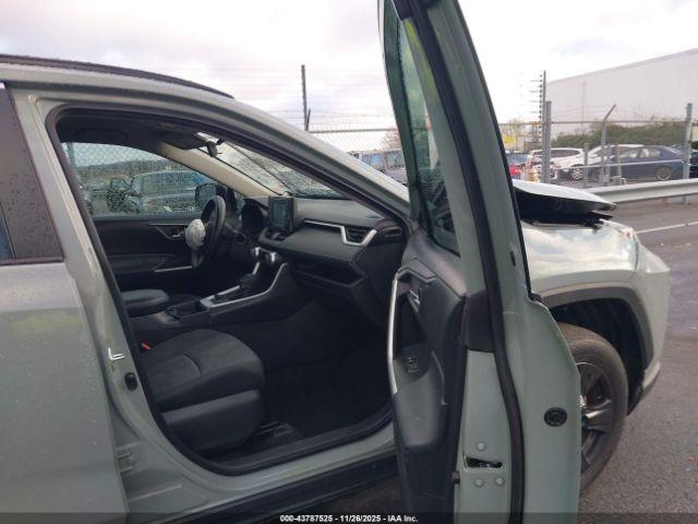 Toyota RAV4 Xle Image 10