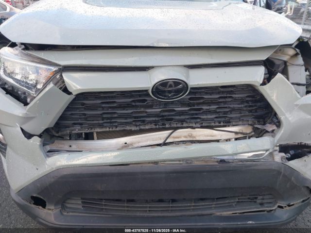 Toyota RAV4 Xle Image 2