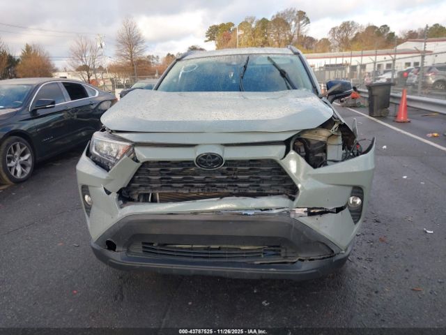 Toyota RAV4 Xle Image 6