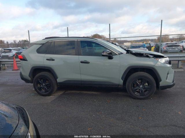 Toyota RAV4 Xle Image 13