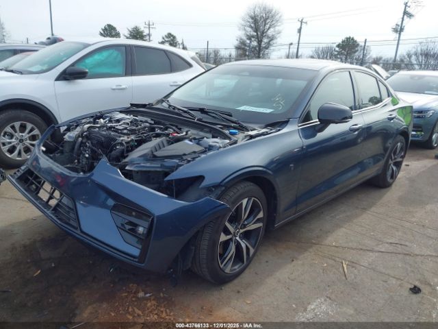 Volvo S60 B5 Plus Dark Theme Image 17