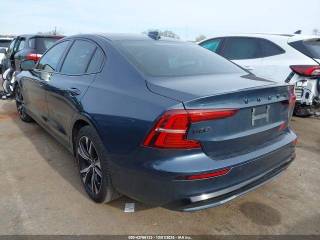 Volvo S60 B5 Plus Dark Theme Image 3