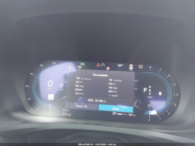 Volvo S60 B5 Plus Dark Theme Image 16