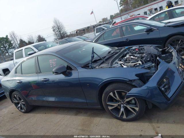 Volvo S60 B5 Plus Dark Theme Image 9