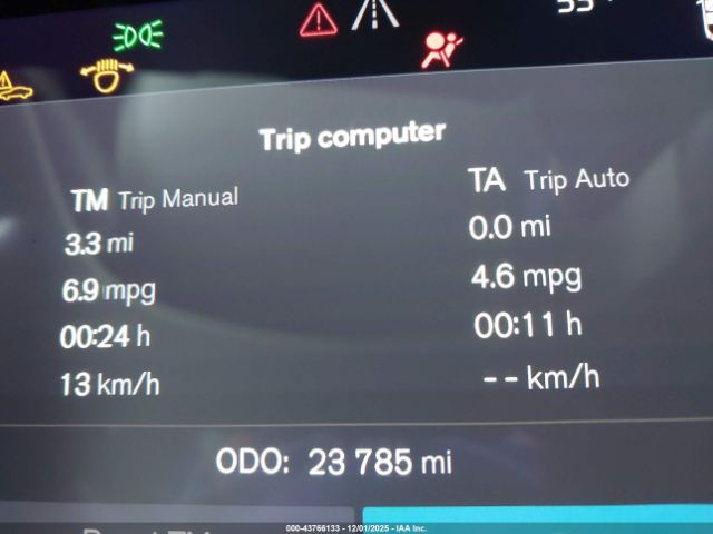 Volvo S60 B5 Plus Dark Theme Image 13