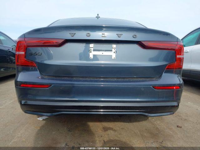 Volvo S60 B5 Plus Dark Theme Image 2