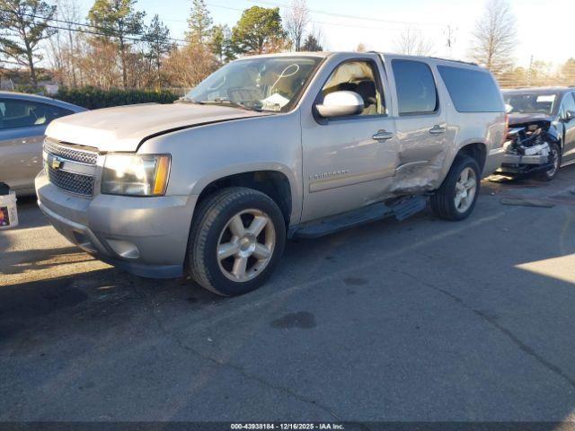 Chevrolet Suburban 1500 Lt Image 3