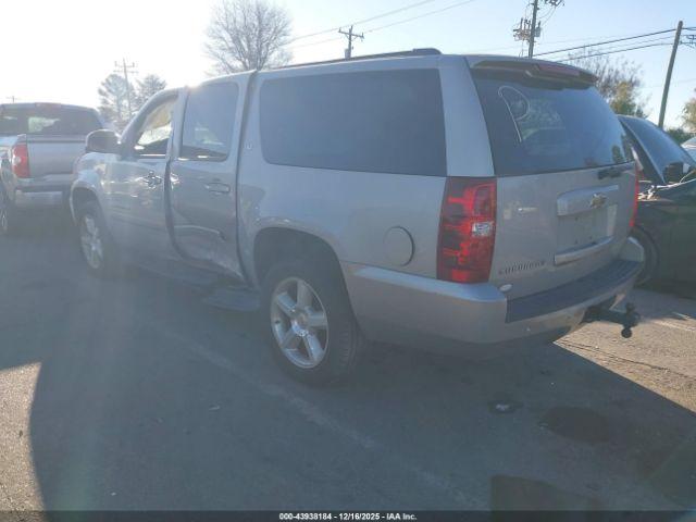 Chevrolet Suburban 1500 Lt Image 6