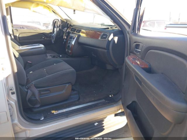 Chevrolet Suburban 1500 Lt Image 4