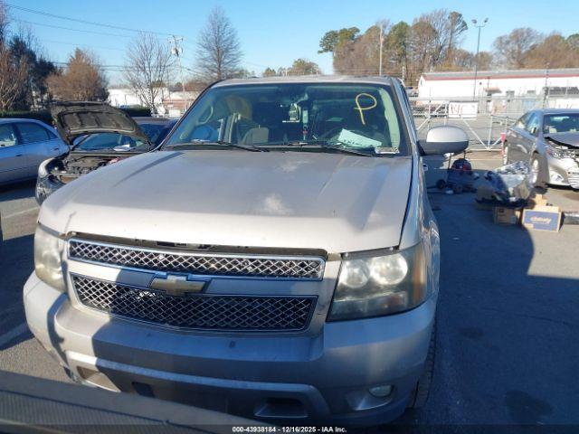 Chevrolet Suburban 1500 Lt Image 11