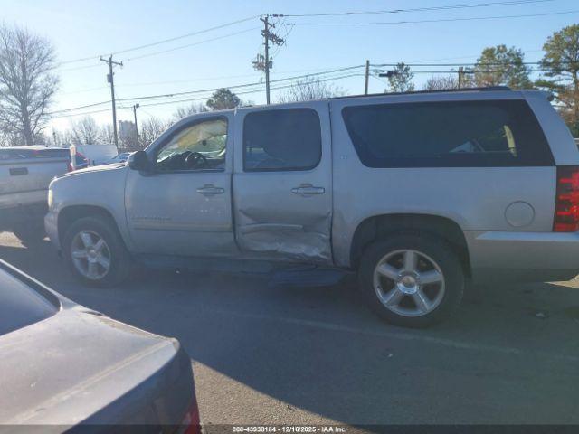Chevrolet Suburban 1500 Lt Image 16