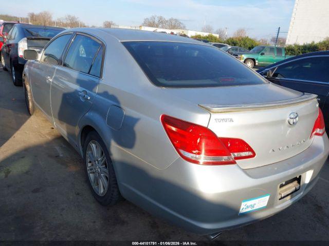 Toyota Avalon Limited Image 4