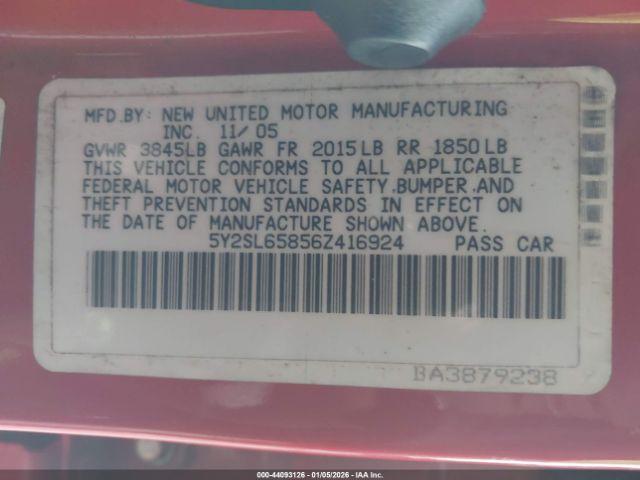 Pontiac Vibe Image 6