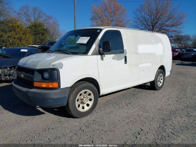 Chevrolet Express Work Van Image 4