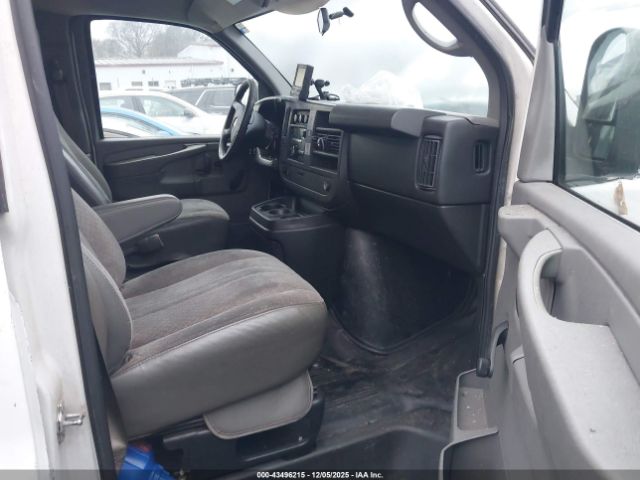 Chevrolet Express Work Van Image 5