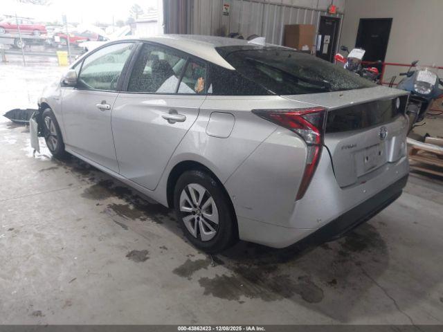 Toyota Prius Two Image 13