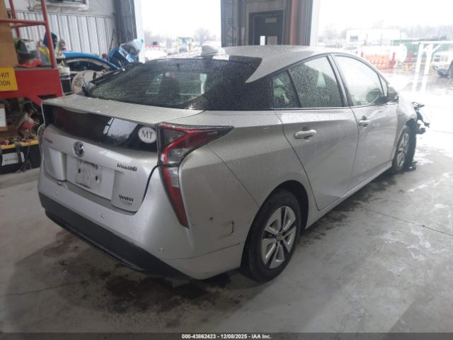 Toyota Prius Two Image 2