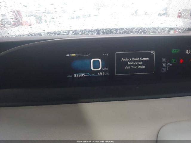 Toyota Prius Two Image 10