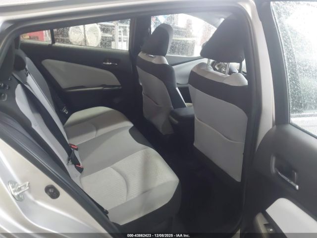 Toyota Prius Two Image 18