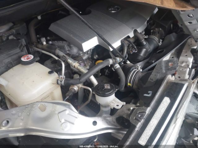 Toyota Prius Two Image 15