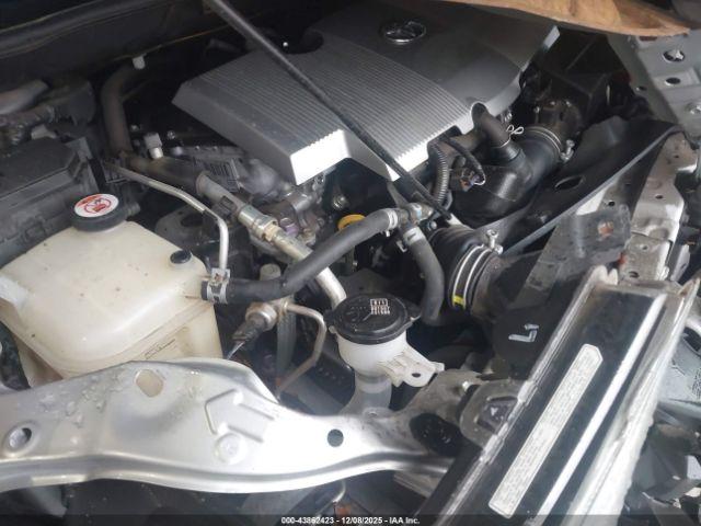 Toyota Prius Two Image 15