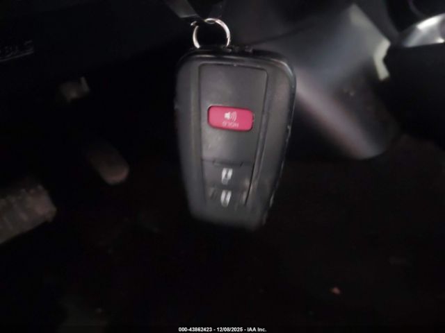 Toyota Prius Two Image 5